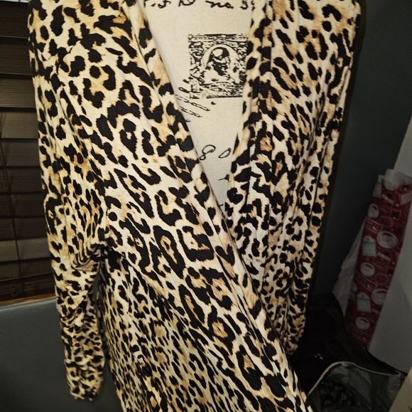 Cato Womans Long Sleeve Cheetah Print Cardigan Size 18W/20W - Picture 2 of 12
